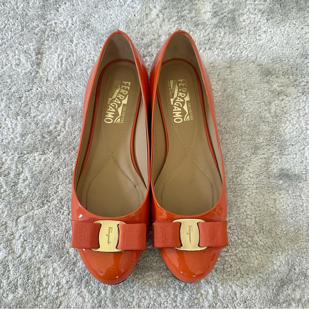 Salvatore Ferragamo Orange Patent Leather Varina Ballet Flats - size 7